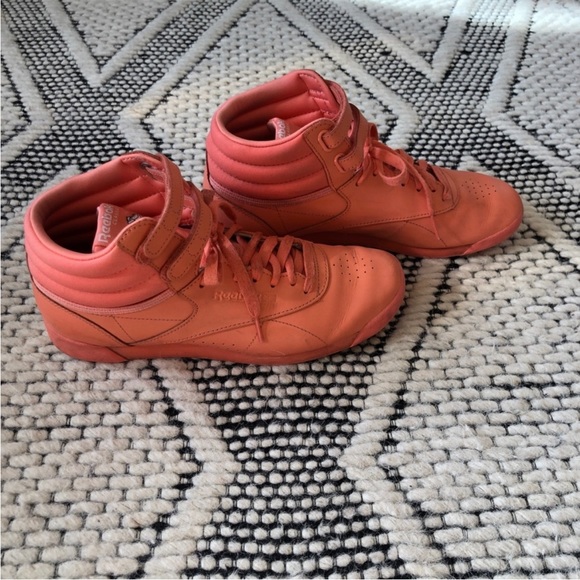 Reebok Classic hightop sz 9 Coral - Picture 3 of 5